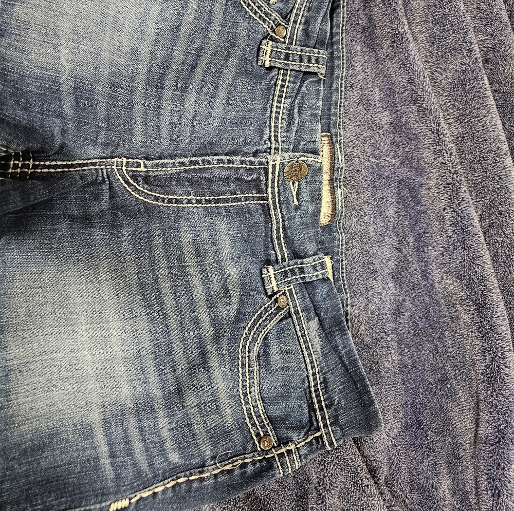 Shorts - Picture 2 of 8